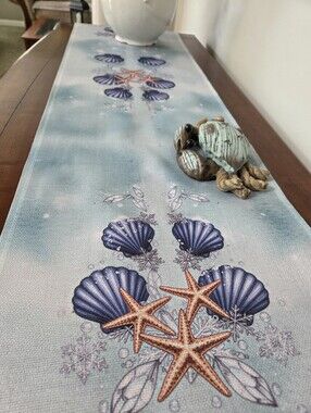 ABSOLUTELY BEAUTIFUL THEMED TABLE RUNNER